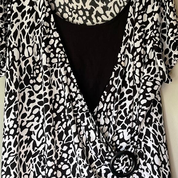 Elementz Black / White Short Sleeve Blouse Size 3X - Picture 9 of 12
